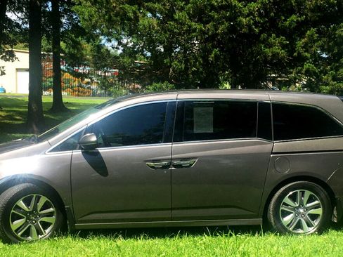 Used 2016 Honda Odyssey Touring image 2