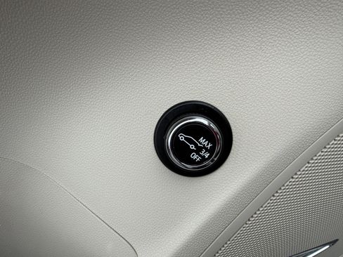 Used 2022 Buick Envision Avenir w/ Technology Package II image 23