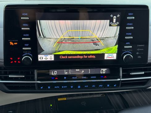 Used 2024 Toyota Sienna Platinum image 30