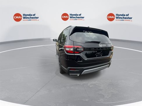 Certified 2025 Honda Pilot Touring image 6
