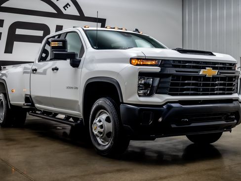 Used 2025 Chevrolet Silverado 3500 W/T AWD/4WD image 29