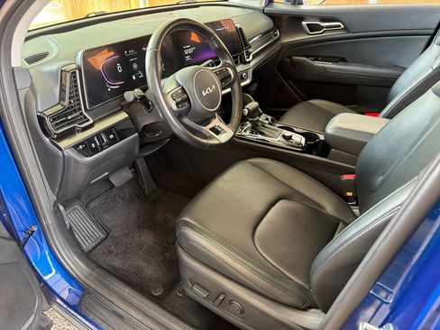 Used 2025 Kia Sportage EX FWD image 2