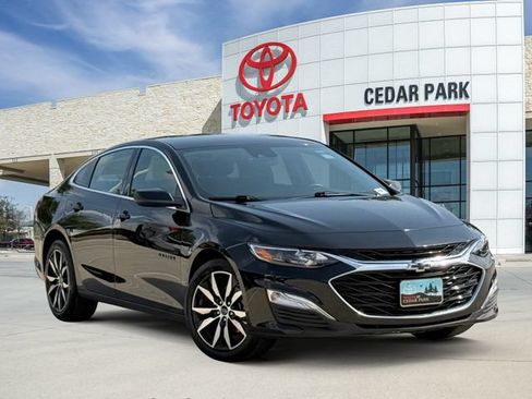 Used 2025 Chevrolet Malibu RS FWD image 1