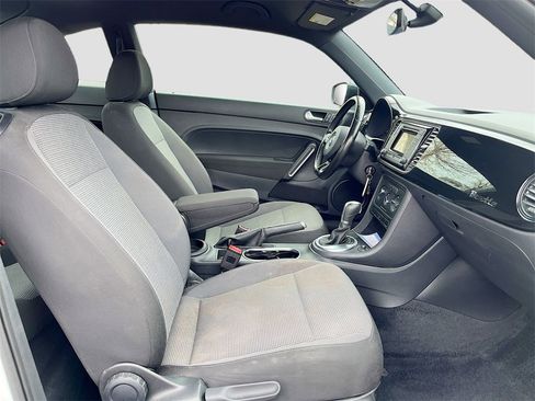 Used 2017 Volkswagen Beetle 1.8T S image 25