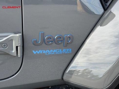 Used 2022 Jeep Wrangler Unlimited Rubicon 4xe w/ Cold Weather Group AWD/4WD image 11
