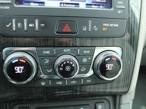 Used 2015 Chevrolet Traverse LTZ AWD/4WD image 39