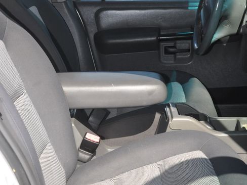 Used 2004 Ford Explorer Sport Trac XLT image 33