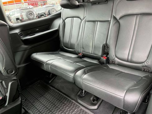 Used 2022 Jeep Wagoneer Series III w/ Flexible Seating Group image 17