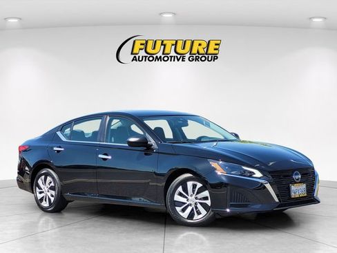 Certified 2025 Nissan Altima 2.5 S FWD image 1