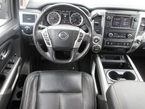 Used 2019 Nissan Titan PRO-4X w/ Pro-4x Convenience Package image 11
