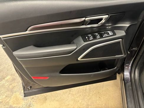 Used 2025 Kia Telluride S FWD image 18