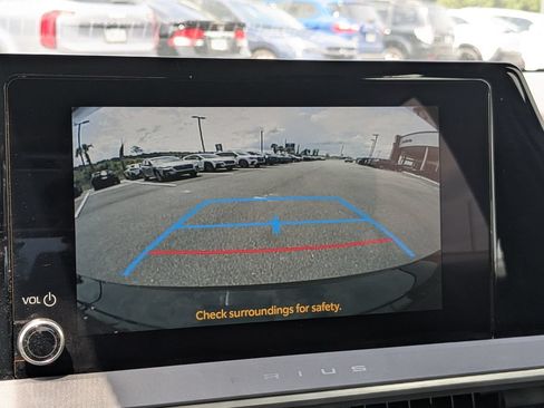 Used 2024 Toyota Prius XLE FWD image 19