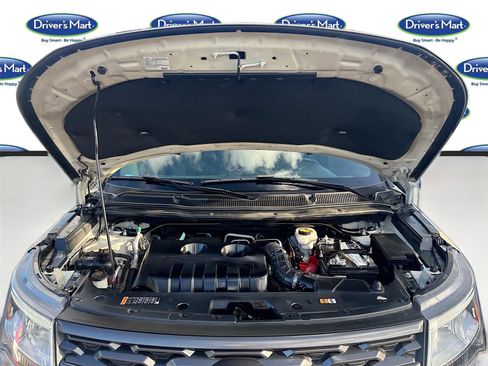 Used 2018 Ford Explorer XLT w/ Equipment Group 202A image 38