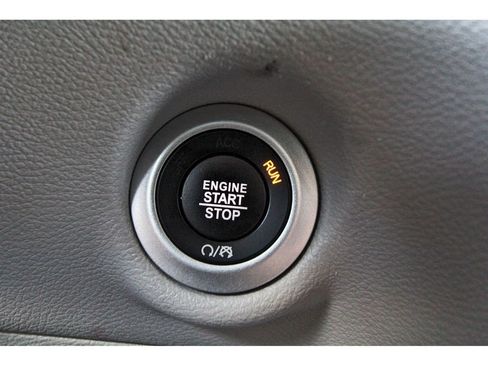 Used 2023 Chrysler Pacifica Touring-L FWD image 19