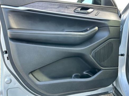 Used 2025 Jeep Grand Cherokee L Limited w/ Black Appearance Package image 20