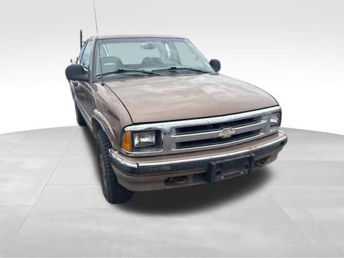 Used 1996 Chevrolet S10 Pickup LS AWD/4WD image 6
