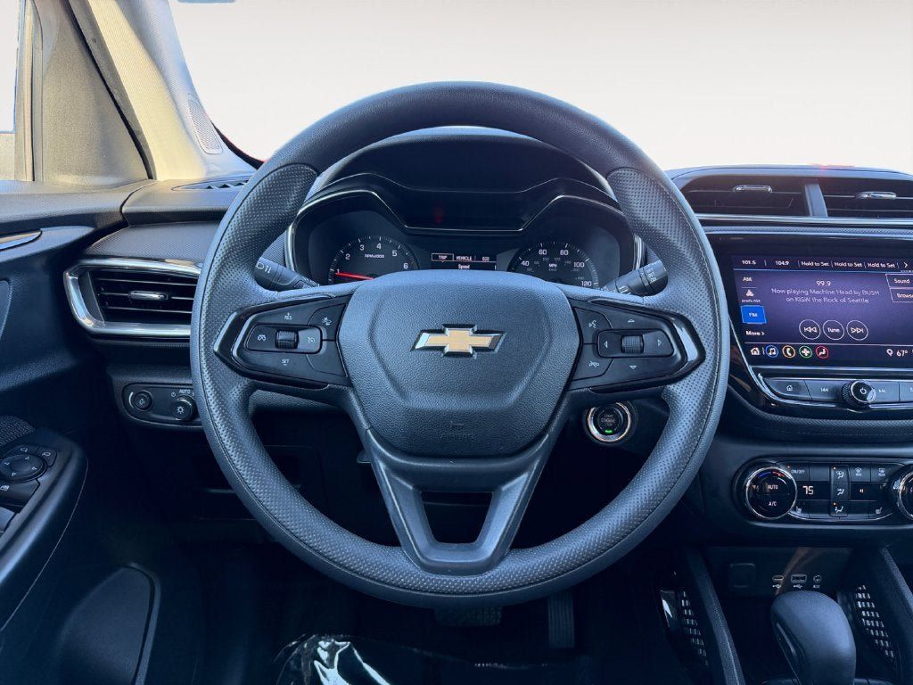 Used 2022 Chevrolet TrailBlazer LT w/ Convenience Package FWD image 14