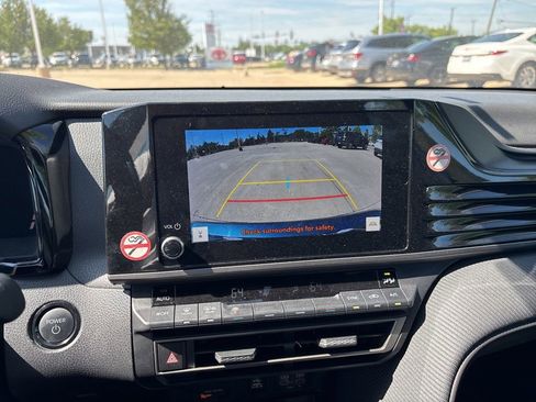 Used 2025 Toyota Camry SE FWD image 26