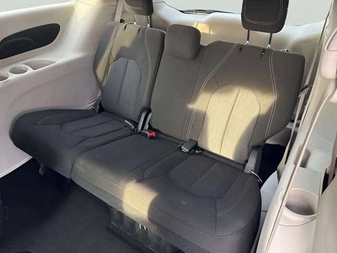 Used 2022 Chrysler Voyager LX FWD image 10