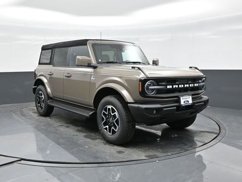New 2025 Ford Bronco Outer Banks image 16