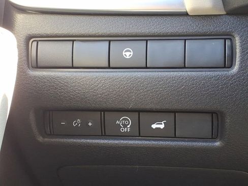 Used 2025 Nissan Rogue SV FWD image 30