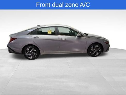 Used 2025 Hyundai Elantra SEL FWD image 9