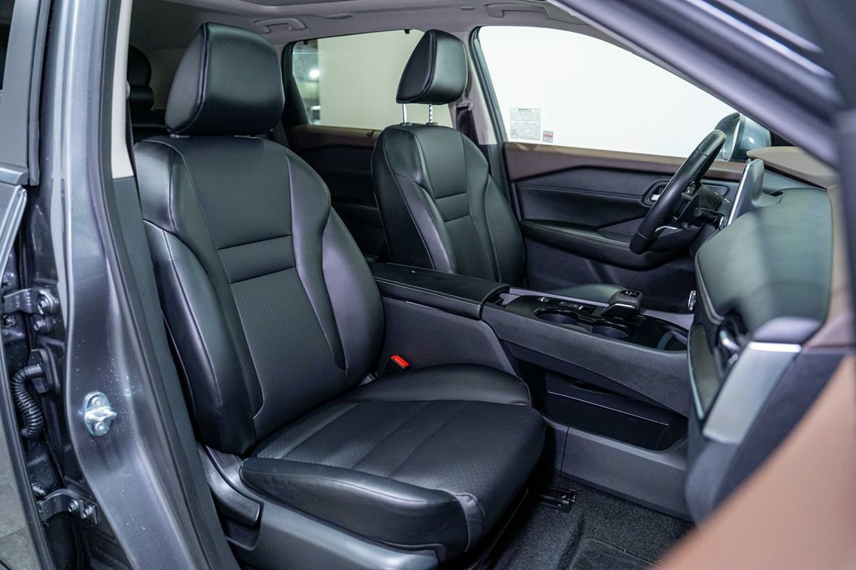Used 2023 Nissan Rogue SV w/ SV Premium B Package FWD image 19