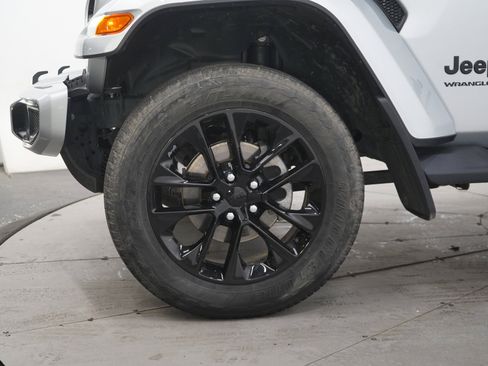 Used 2023 Jeep Wrangler Unlimited Sahara AWD/4WD image 28