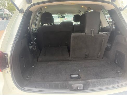 Used 2020 Nissan Pathfinder SV FWD image 11