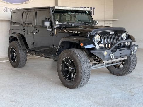 Used 2014 Jeep Wrangler Unlimited Sahara AWD/4WD image 3