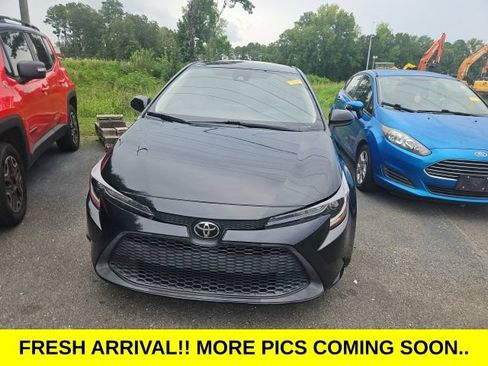Used 2022 Toyota Corolla LE FWD image 2