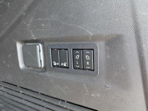 Used 2021 Chevrolet Tahoe Premier AWD/4WD image 31