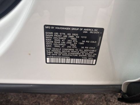 Used 2025 Volkswagen Atlas Cross Sport SE image 27