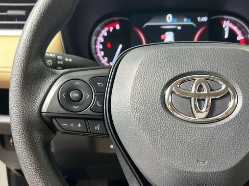 Used 2025 Toyota RAV4 LE FWD image 18