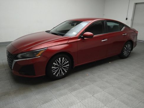 Used 2023 Nissan Altima 2.5 SV FWD image 2
