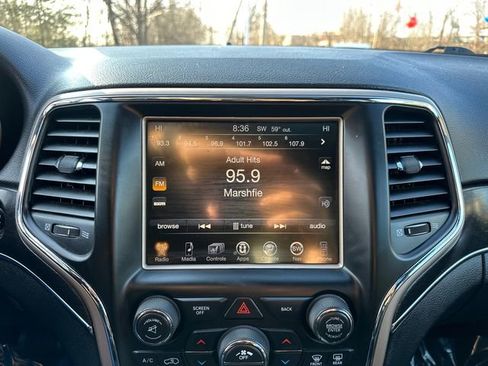 Used 2017 Jeep Grand Cherokee Limited image 37