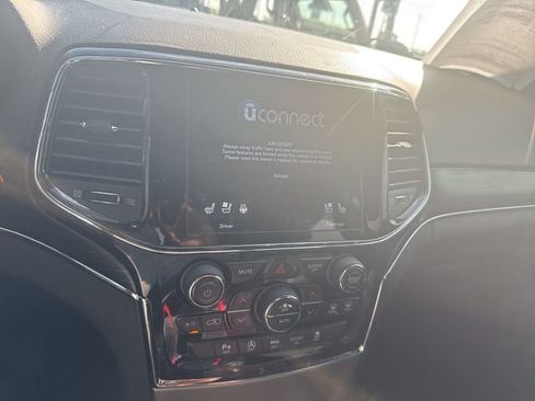 Used 2019 Jeep Grand Cherokee Limited w/ Luxury Group II AWD/4WD image 16