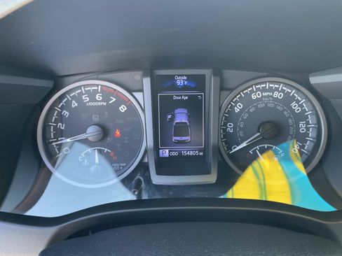 Used 2020 Toyota Tacoma TRD Sport w/ TRD Premium Sport Package AWD/4WD image 25