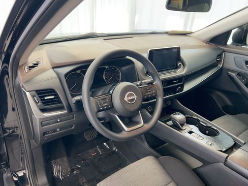 Used 2023 Nissan Rogue SV image 4