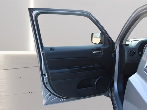 Used 2017 Jeep Patriot Sport w/ Power Value Group image 12