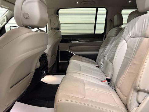 Used 2022 Jeep Wagoneer Series II AWD/4WD image 24