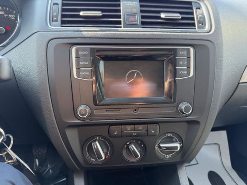 Used 2017 Volkswagen Jetta S image 17