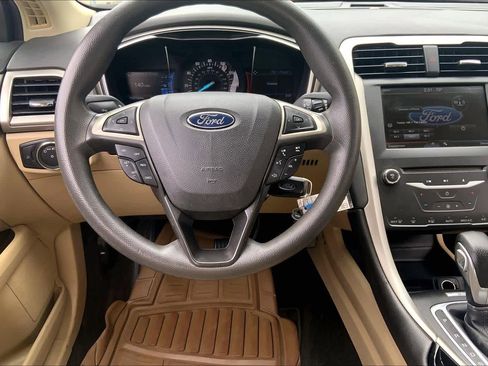 Used 2015 Ford Fusion SE image 6