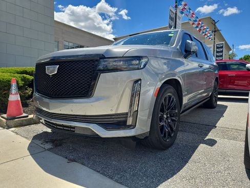 Used 2023 Cadillac Escalade ESV Sport Platinum w/ LPO, ONYX Package AWD/4WD image 2