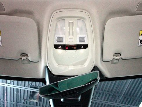 Used 2023 Volvo S60 T8 Plus image 8