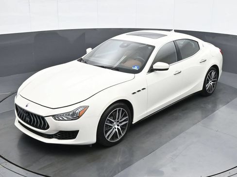 Used 2019 Maserati Ghibli S Q4 AWD/4WD image 17