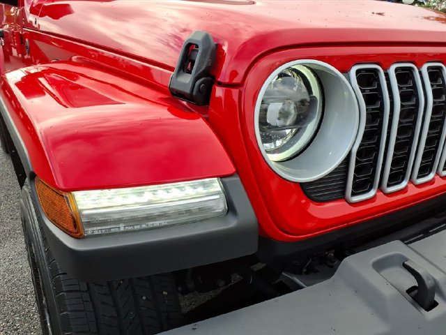 Used 2026 Jeep Wrangler Unlimited Sahara AWD/4WD image 3