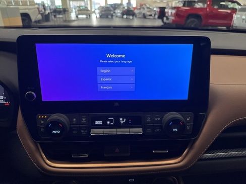 Used 2024 Toyota Grand Highlander AWD Hybrid image 32