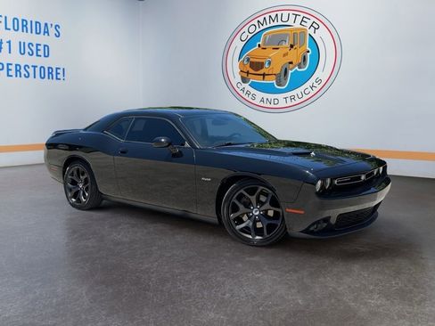 Used 2017 Dodge Challenger R/T w/ Cold Weather Group RWD image 8