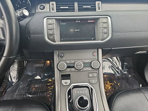 Used 2019 Land Rover Range Rover Evoque SE Premium image 21